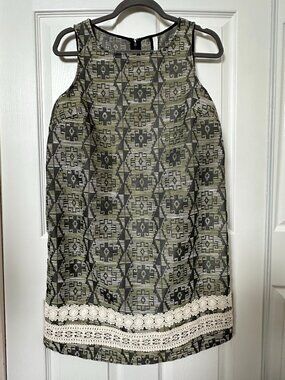 Kensie Womens Medium Sleeveless Shift Dress Green Geometric Tribal Crochet Trim